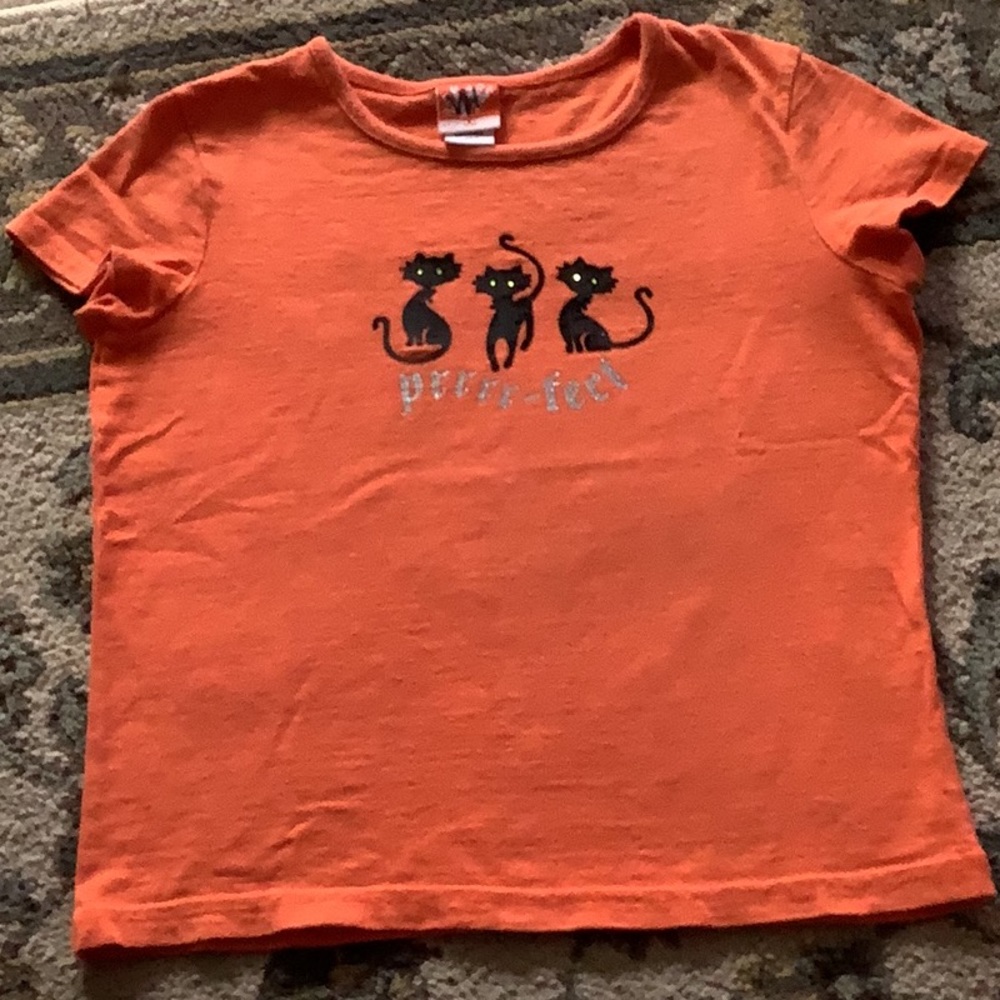 Halloween Shirt orange with black cats 🐈‍⬛ perfect size Med 7/8 in good